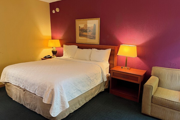 Room 6 of 16