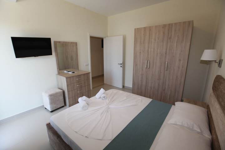 Room 3 of 156