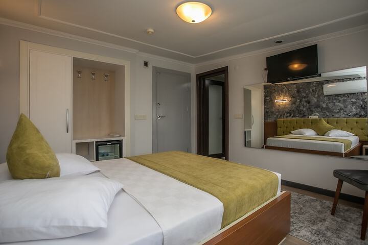 Room 43 of 84