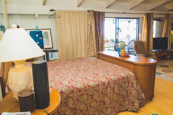 Room 4 of 77