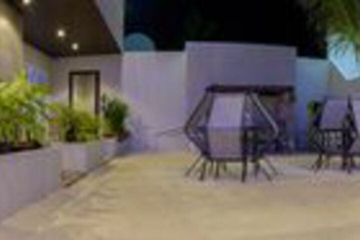 Hotel Exterior 15 of 38