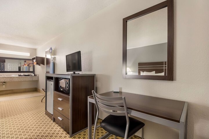 Room 19 of 52