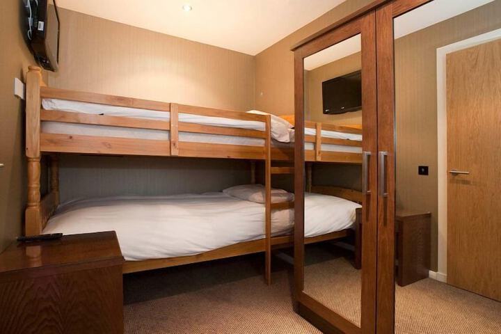 Room 42 of 111