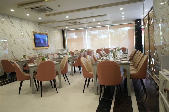 Dining 29 of 68