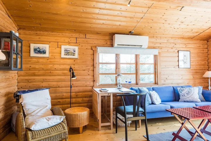 Room 2 of 16