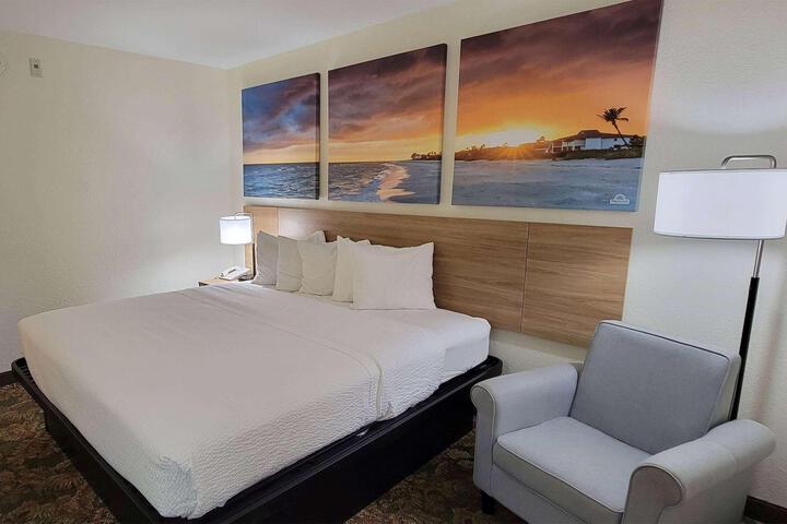 Double Deluxe King Bed (5 of 5)