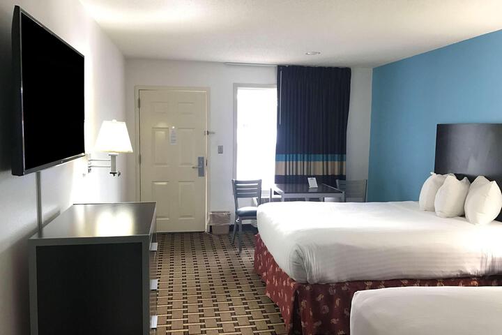 2 Queen Beds Accessible (5 of 5)