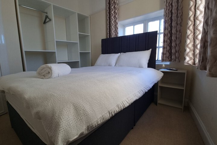Room 6 of 32