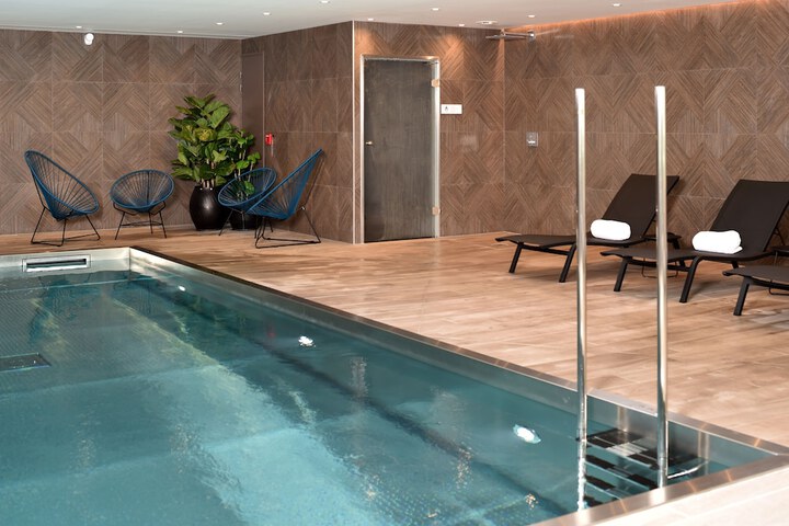 Hotel with Pool