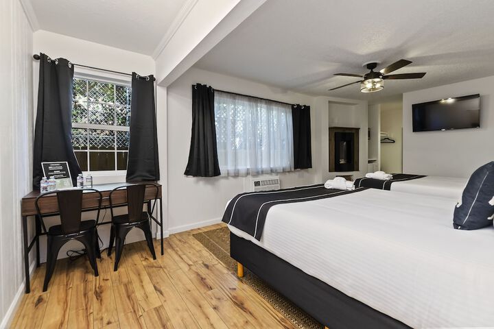 Double Classic King Bed (14 of 17)