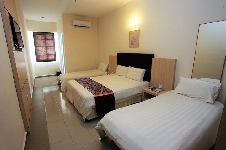 Room 6 of 30