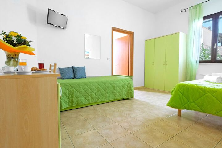 Room 16 of 37