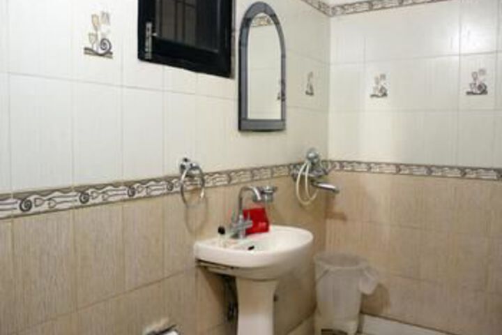 Room 4 of 25