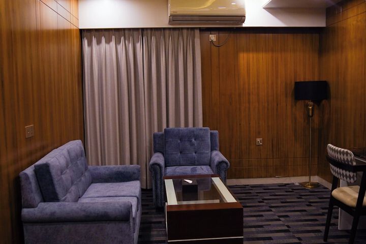 Room 15 of 48