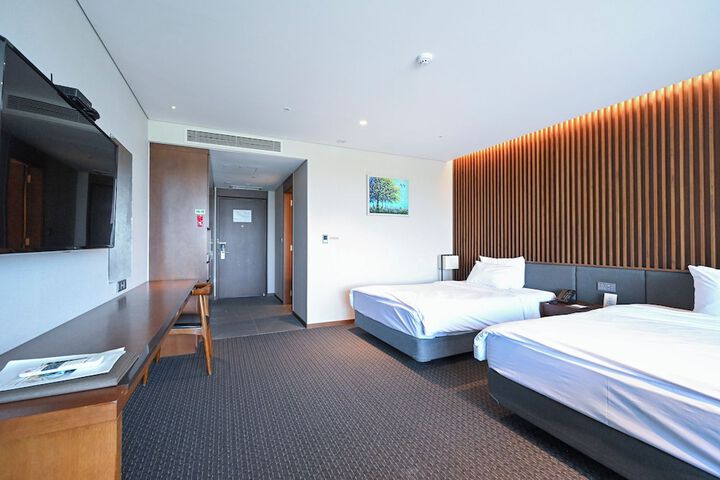 Room 10 of 38