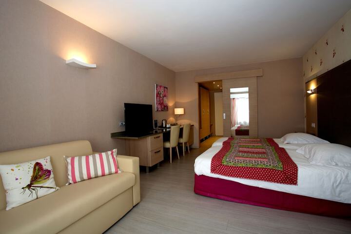 Room 7 of 38