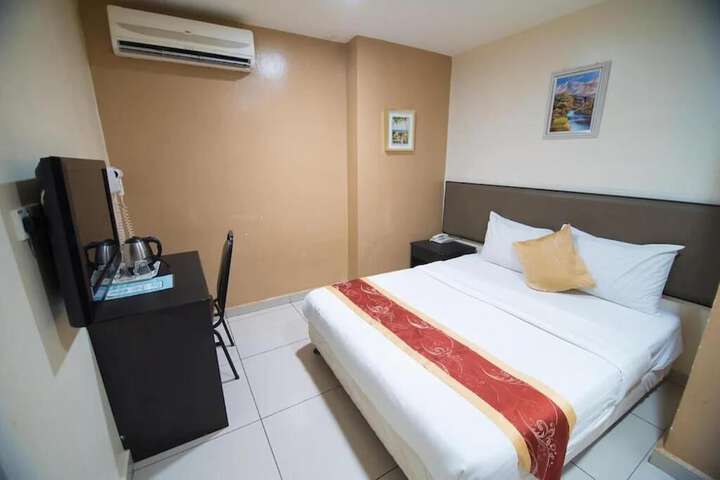 Room 5 of 13