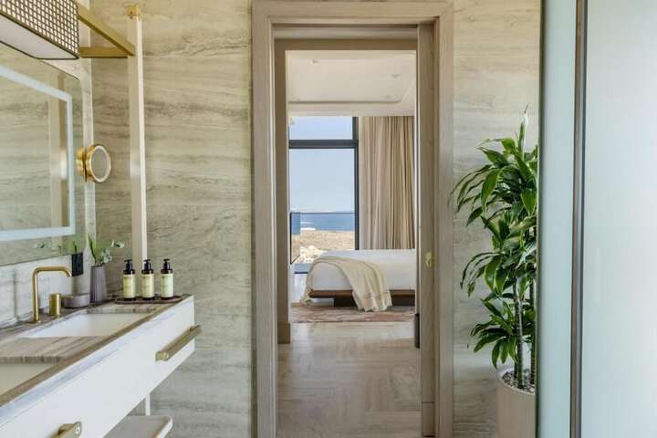Room 76 of 119