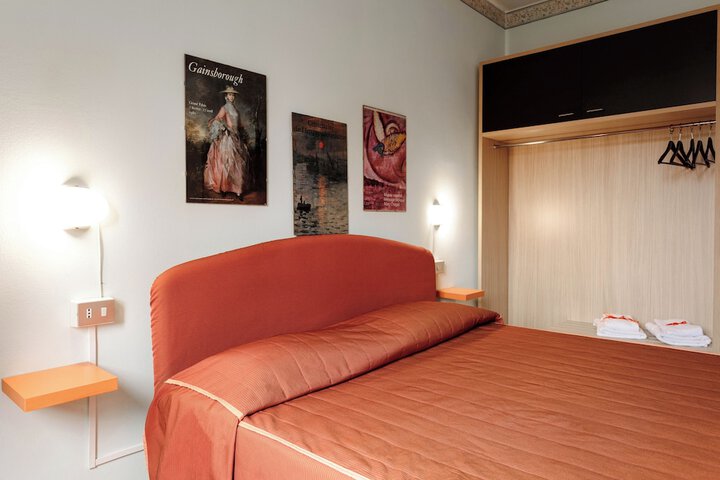 Room 6 of 7