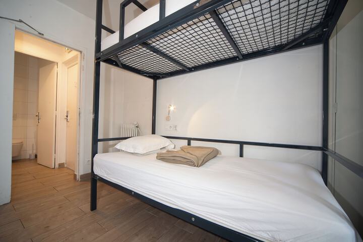 Room 9 of 28