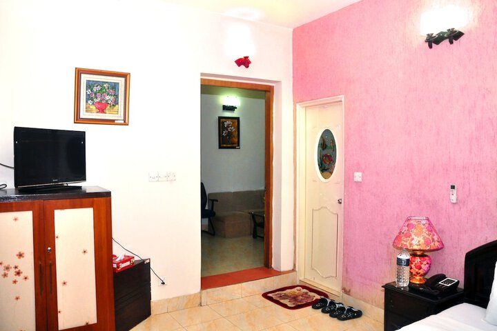 Room 10 of 25
