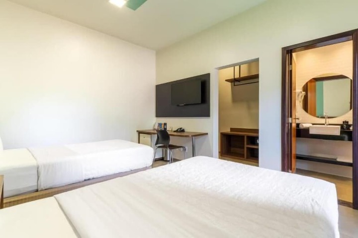 Room 27 of 103