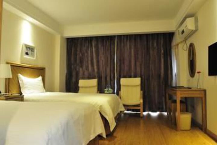 Room 15 of 38