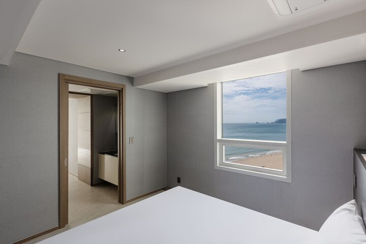 Room 83 of 124