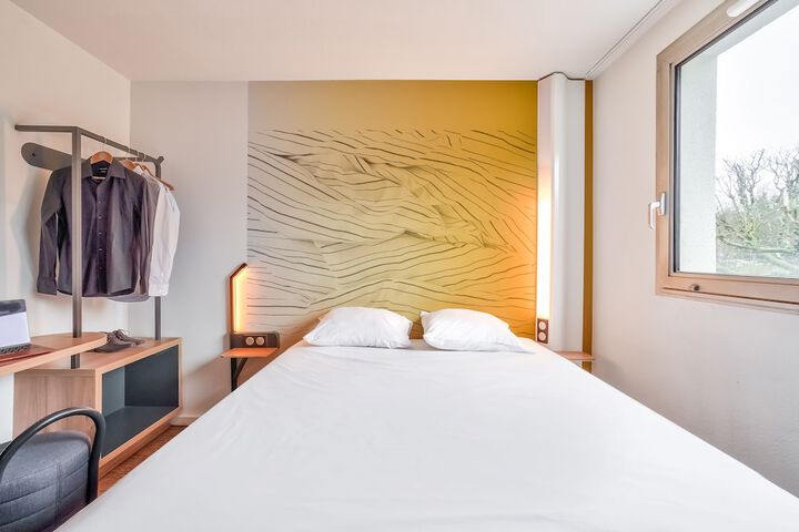 Room 10 of 40