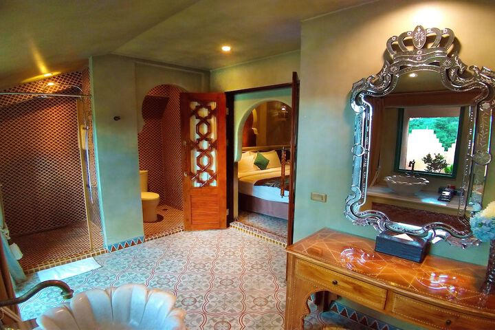Room 102 of 150