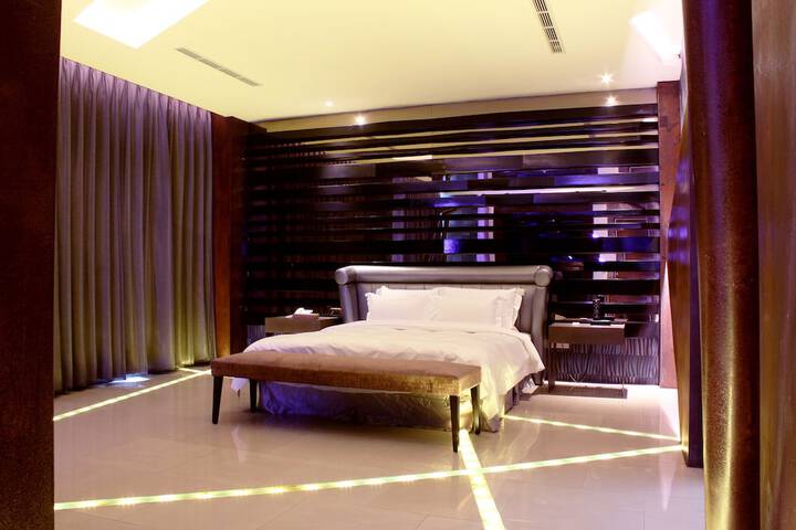 Room 10 of 53