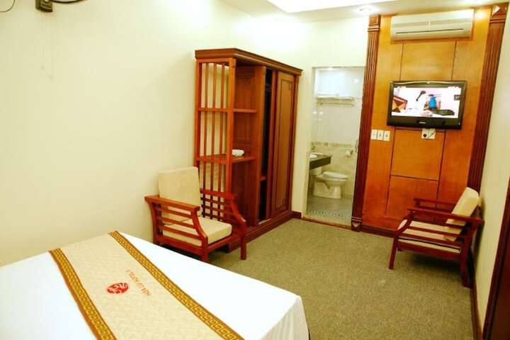 Room 17 of 28
