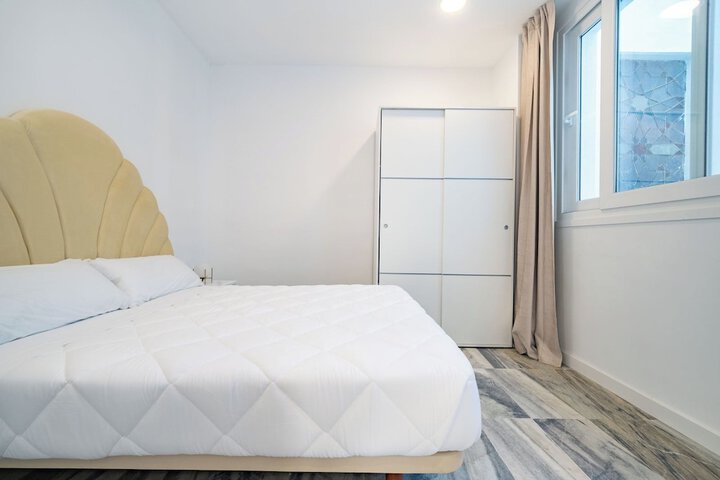 Room 2 of 121
