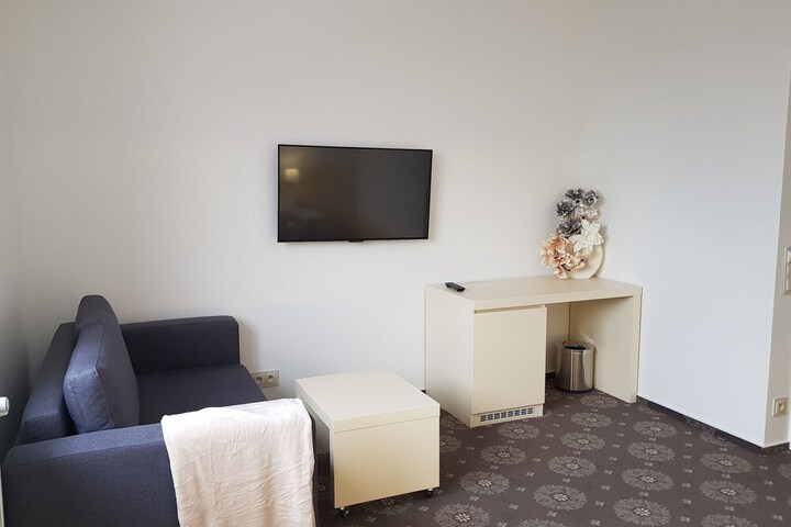 Room 13 of 25