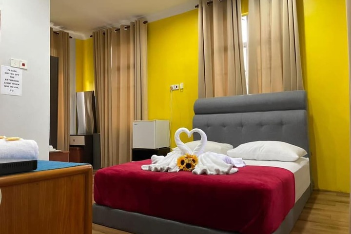 Room 15 of 28