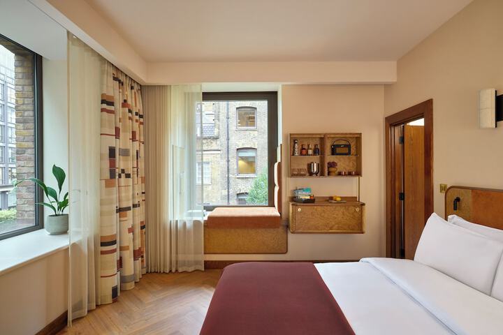 Room 6 of 66