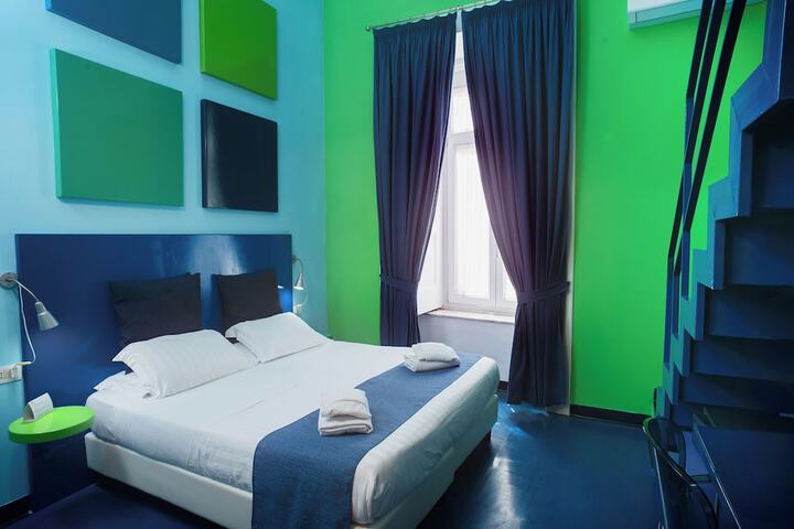Room 53 of 144