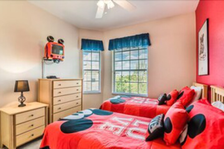 Room 33 of 34