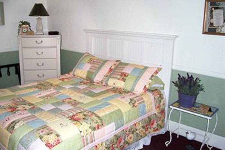 Room 6 of 8