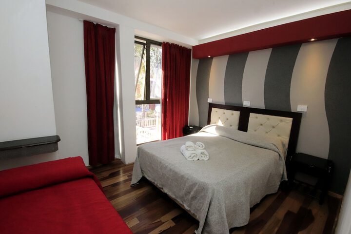 Room 13 of 38