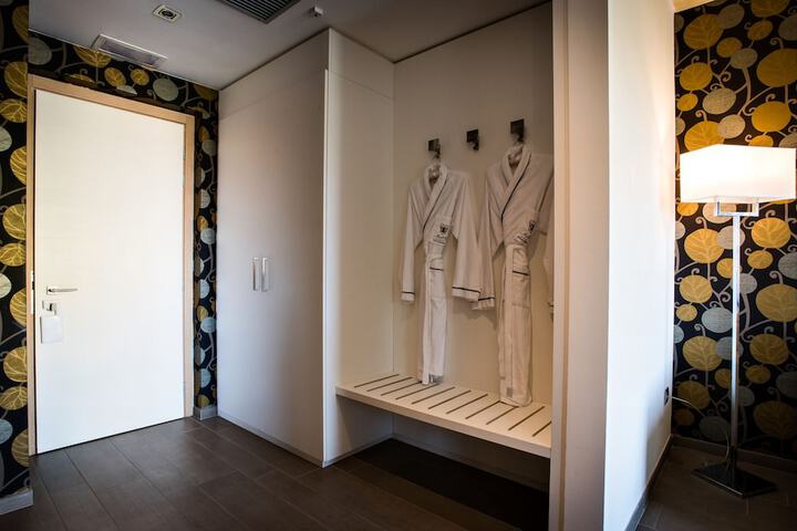 Room 18 of 131