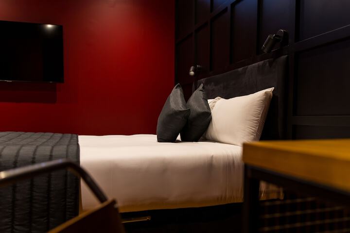 Room 4 of 36