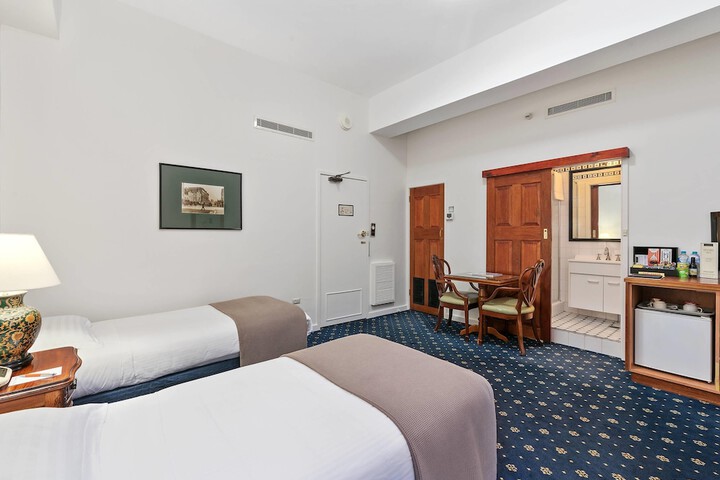 Room 52 of 79
