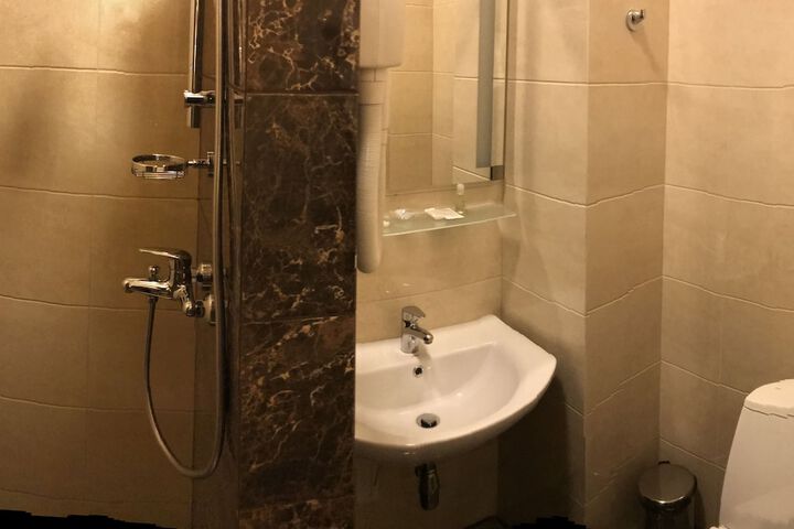 Room 62 of 106