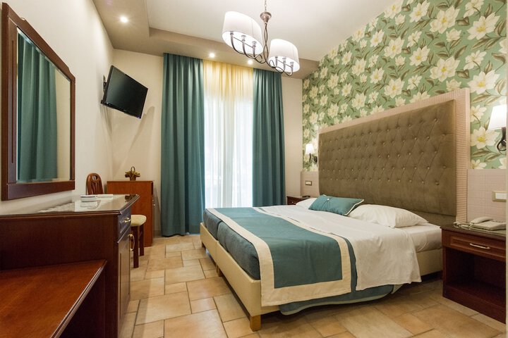 Room 4 of 55