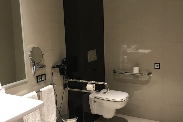 Room 20 of 38