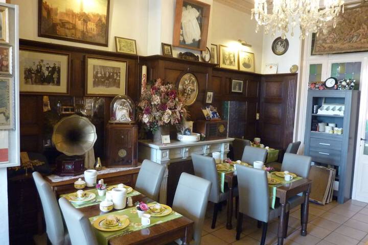 Breakfast/Coffee Service 89 of 112