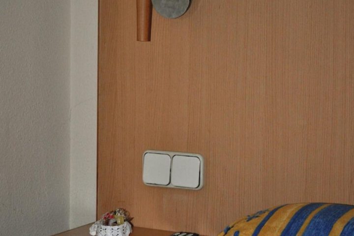 Room 27 of 69