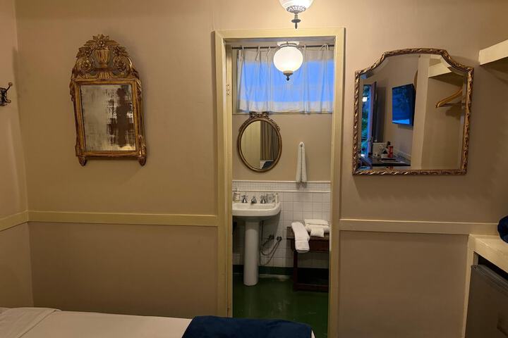 Room 41 of 48