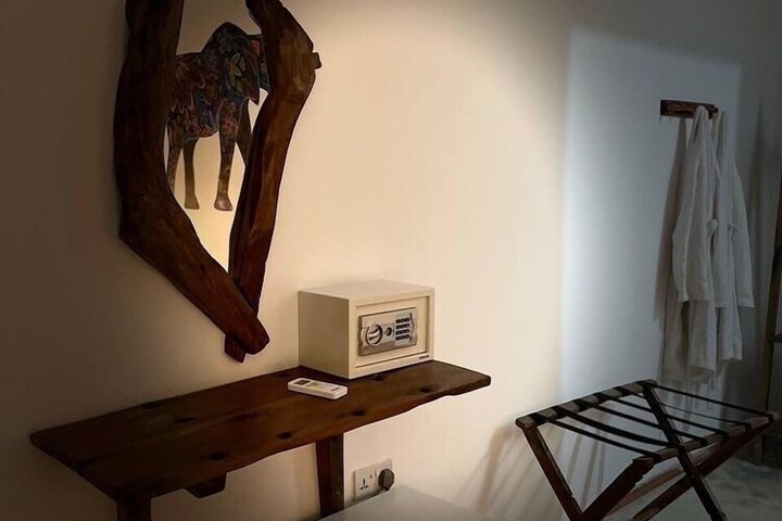 Room 27 of 103
